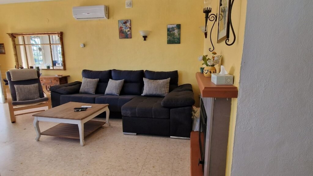 WhatsApp Image 2025-10-24 at 13.46.24 (2)