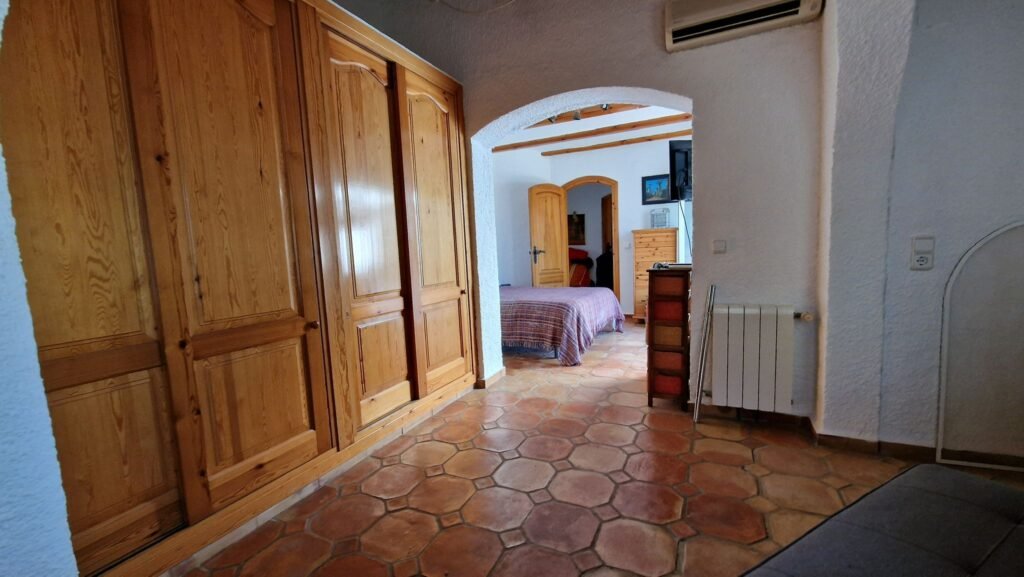 WhatsApp Image 2025-10-24 at 13.52.57 (1)