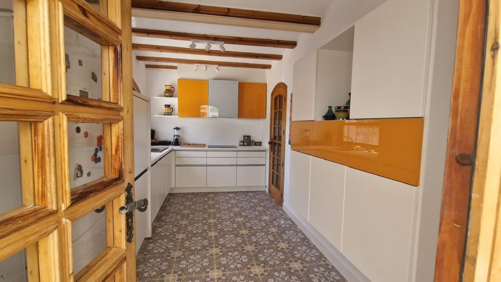 WhatsApp Image 2025-10-24 at 13.52.59 (2)