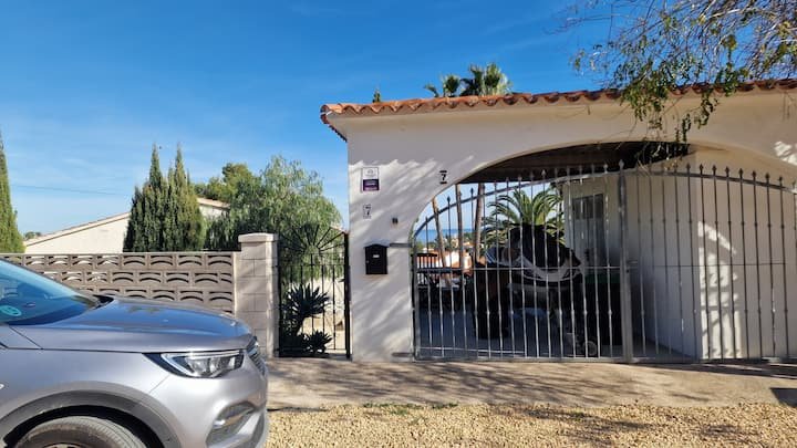 e5140058-d409-41d1-96b8-0c931eb736ba